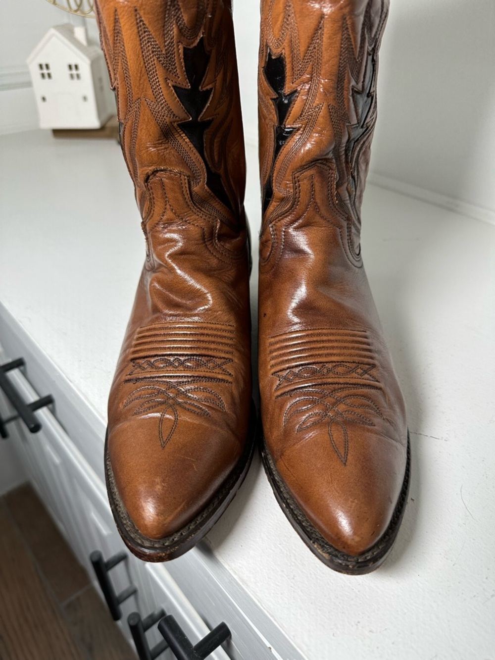 Dan Post Cowboy Boots Womens 9 Mens 7.5 Brown Leather Western Boots Black Inlay - Picture 3 of 9